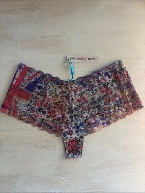 Private Arts English country lace low rise cheeksters